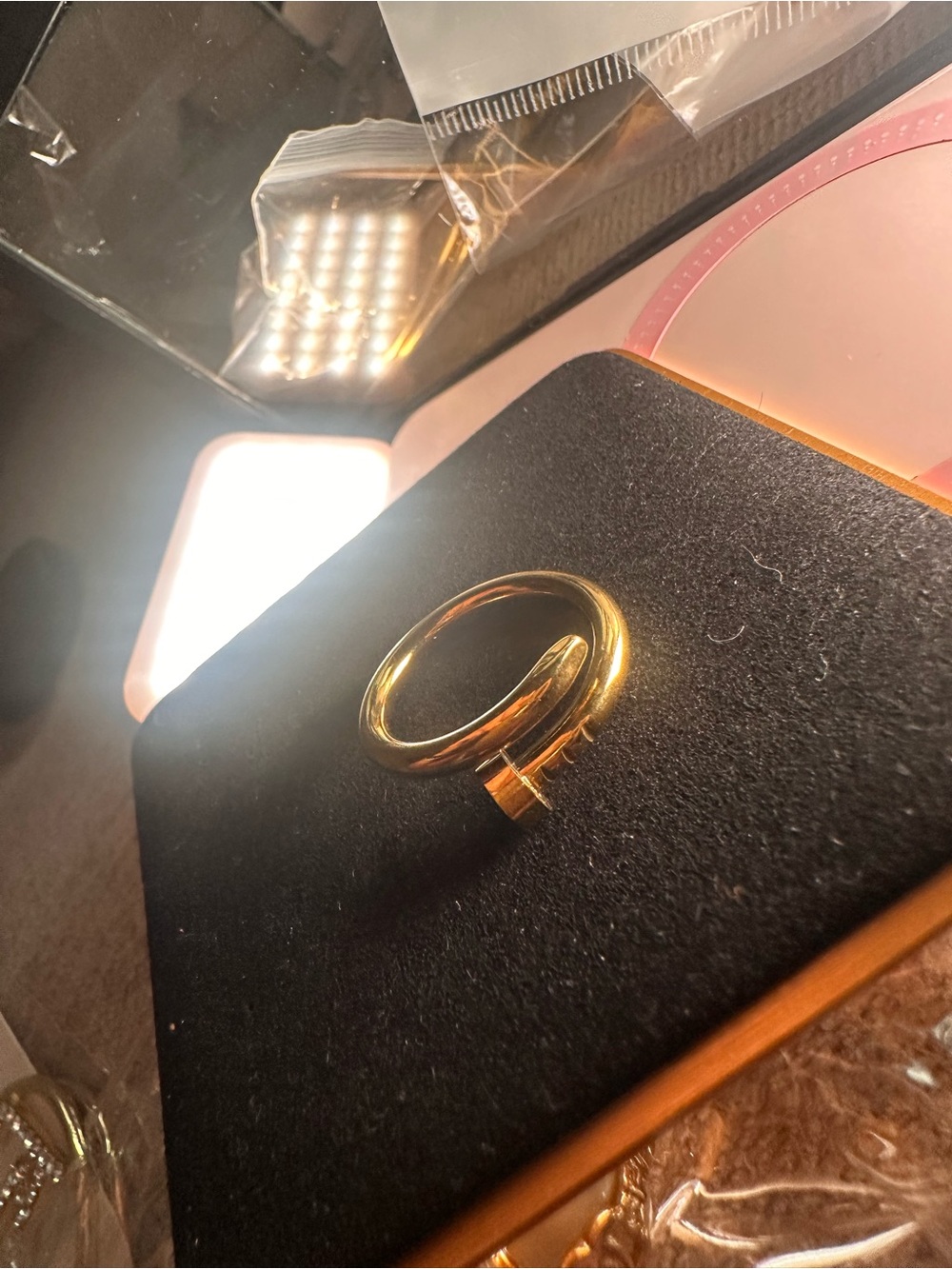 Size 8 ring - Picture 2 of 5